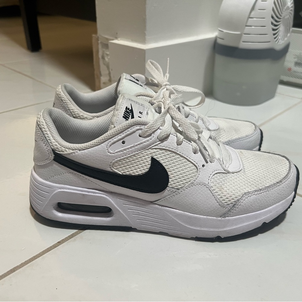 Nike White and Black AirMax SC